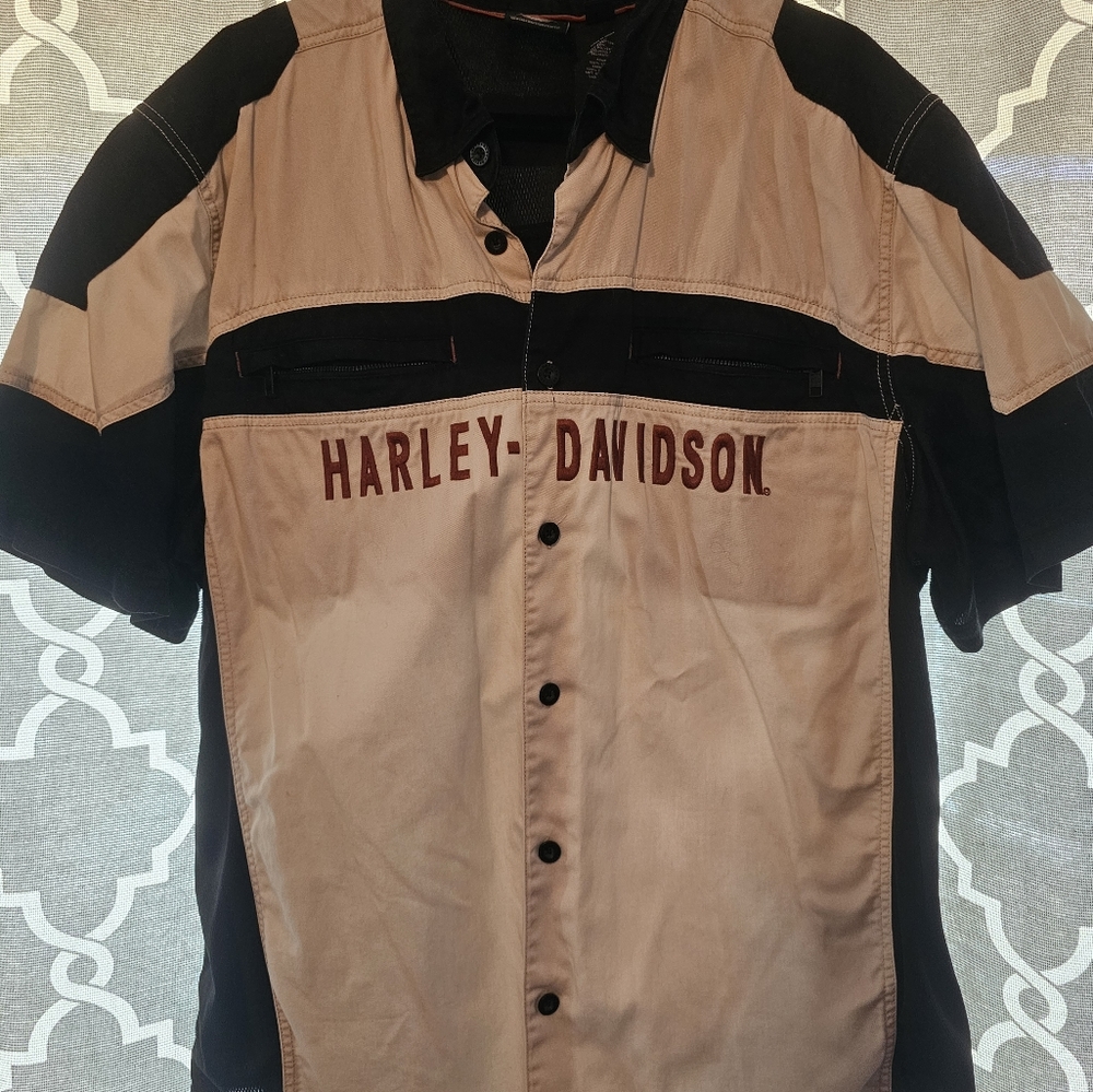 XXL Mens Harley Davidson Performance shirt.